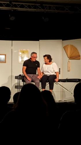 Sur le marché par Volancia Festival Théâtre Aux 1ères Loges Les Loges Virelart'daise - 01 (85)