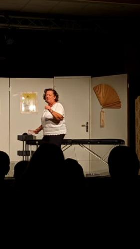 Sur le marché par Volancia Festival Théâtre Aux 1ères Loges Les Loges Virelart'daise - 01 (91)