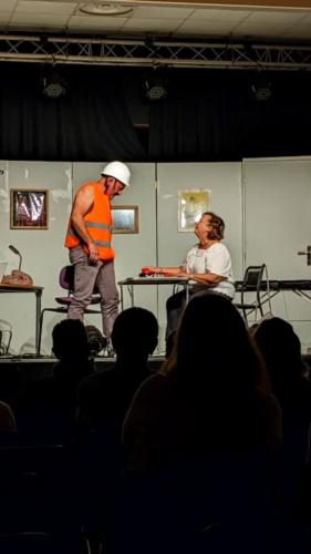 Sur le marché par Volancia Festival Théâtre Aux 1ères Loges Les Loges Virelart'daise - 01 (95)