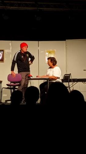 Sur le marché par Volancia Festival Théâtre Aux 1ères Loges Les Loges Virelart'daise - 01 (96)