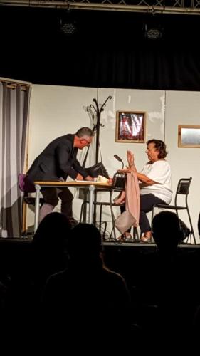 Sur le marché par Volancia Festival Théâtre Aux 1ères Loges Les Loges Virelart'daise - 01 (97)