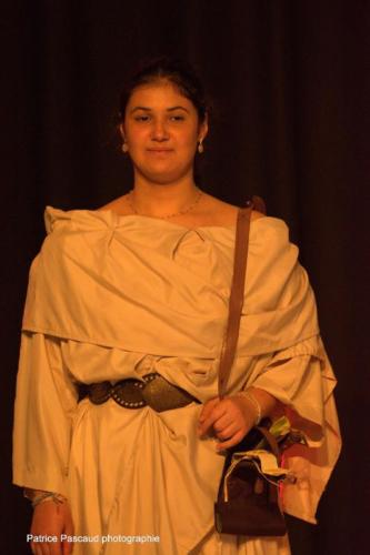 Ecole de Théâtre Thalie, pièce Enquête sur l'Olympe, au Festival Aux 1ères Loges - Les Loges Virelart'daise 13