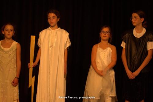 Ecole de Théâtre Thalie, pièce Enquête sur l'Olympe, au Festival Aux 1ères Loges - Les Loges Virelart'daise 5