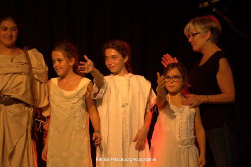 Ecole de Théâtre Thalie, pièce Enquête sur l'Olympe, au Festival Aux 1ères Loges - Les Loges Virelart'daise