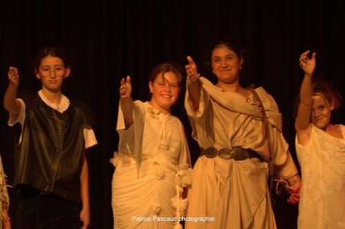 Ecole de Théâtre Thalie, pièce Enquête sur l'Olympe, au Festival Aux 1ères Loges - Les Loges Virelart'daise 2