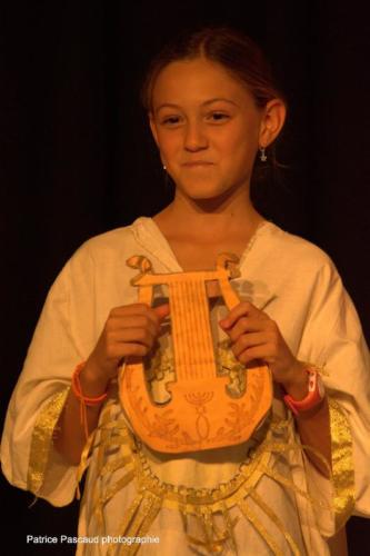Ecole de Théâtre Thalie, pièce Enquête sur l'Olympe, au Festival Aux 1ères Loges - Les Loges Virelart'daise 8