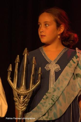 Ecole de Théâtre Thalie, pièce Enquête sur l'Olympe, au Festival Aux 1ères Loges - Les Loges Virelart'daise 11