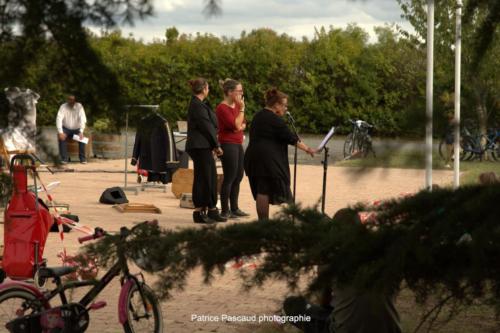 Ecole de Théâtre Vie de Bohème et Tu signes, je t'entends, pièce La Fleur qui dérange au Festival Aux 1ères Loges - Les Loges Virelart'daise 4