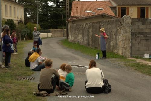 Troupe de Théâtre de déambulation Atelier des 2 rives - Festival Aux 1ères Loges - Les Loges Virelart'daise 7