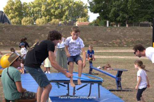Atelier de cirque de Oustiti Circus au Festival Musica Vir'live de Virelade 3