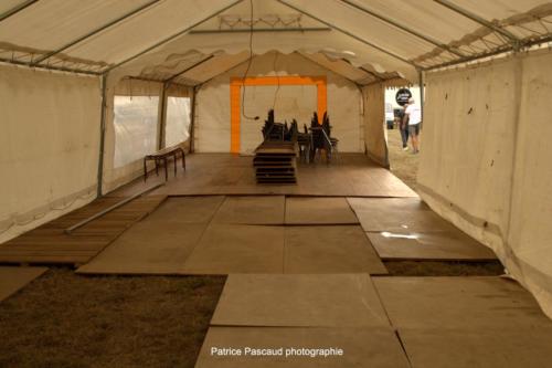 Installation du barnum pour la restauration du Festival Musica Vir'Live de Virelade 2