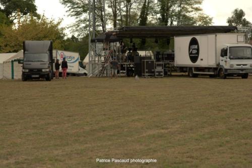 Installation de la scène du Festival Musica Vir'live de Virelade 2