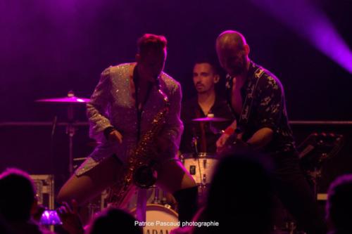 Le groupe Madame Rouge sur la scène du festival musica Vir'live de Virelade - Les Loges Virelart'daise