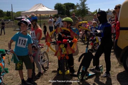 Défilé Custo Cyclo - Vélos fleuris - au festival Musica Vir'live à Virelade 30