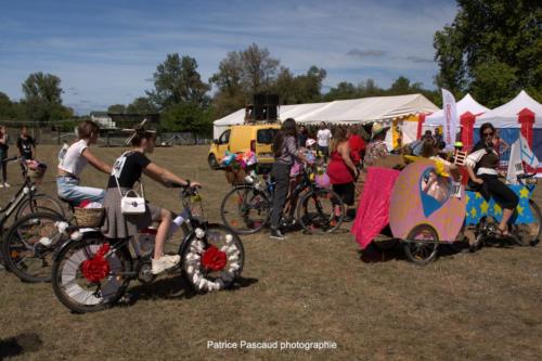 Défilé Custo Cyclo - Vélos fleuris - au festival Musica Vir'live à Virelade 33
