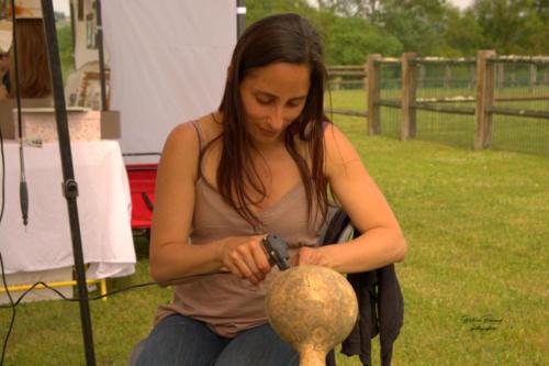 Démo sculpture Calebasse - Calabazalie - Rencontre de l'Artisanat d'Art - Les Loges Virelart'daise