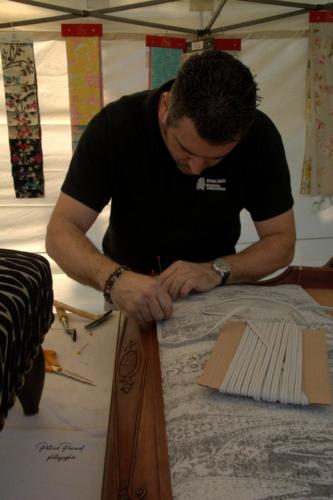 Grégory de Tapissier d'Ameublement - Rencontres de l'Artisanat d'Art - Les Loges Virelart'daise